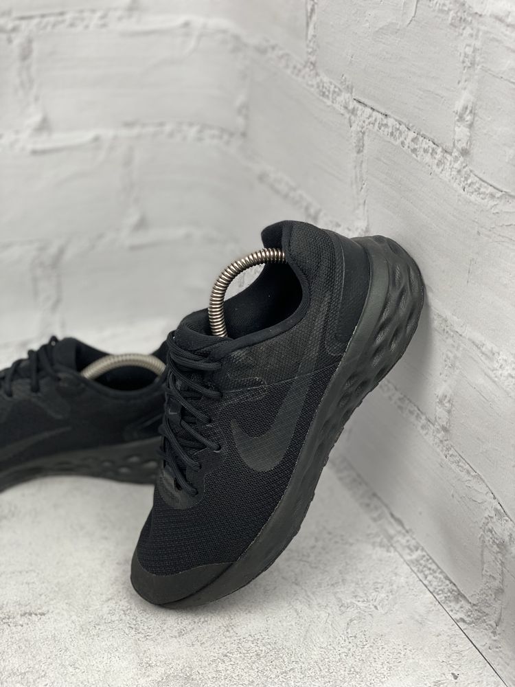 Жіночі чорні спортивні кросівки Nike Revolution 38p