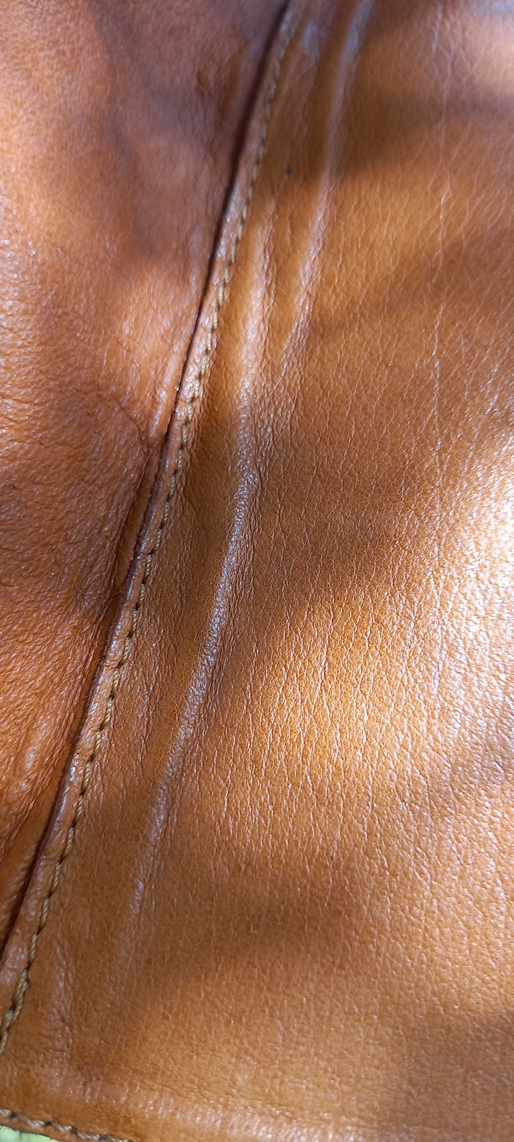 Botas em Pele  cano e salto Alto tamanho 37