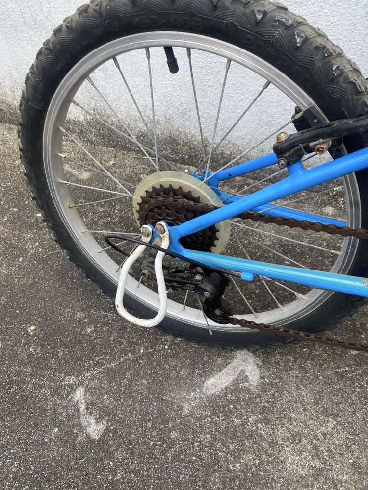 Bicicleta de criança como nova