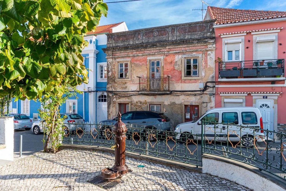 Prédio Em Ruína C/ 3 Apartamentos - 230 M2 - Caneças - Odivelas