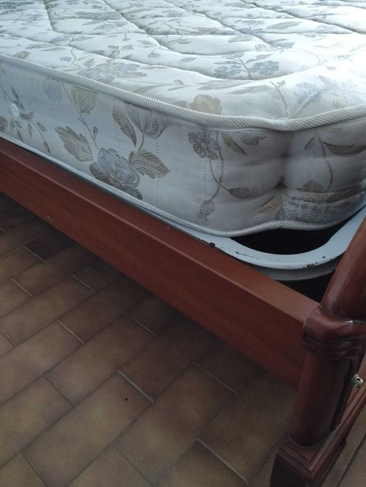 Cama solteiro madeira + estrado + colchão – bom estado