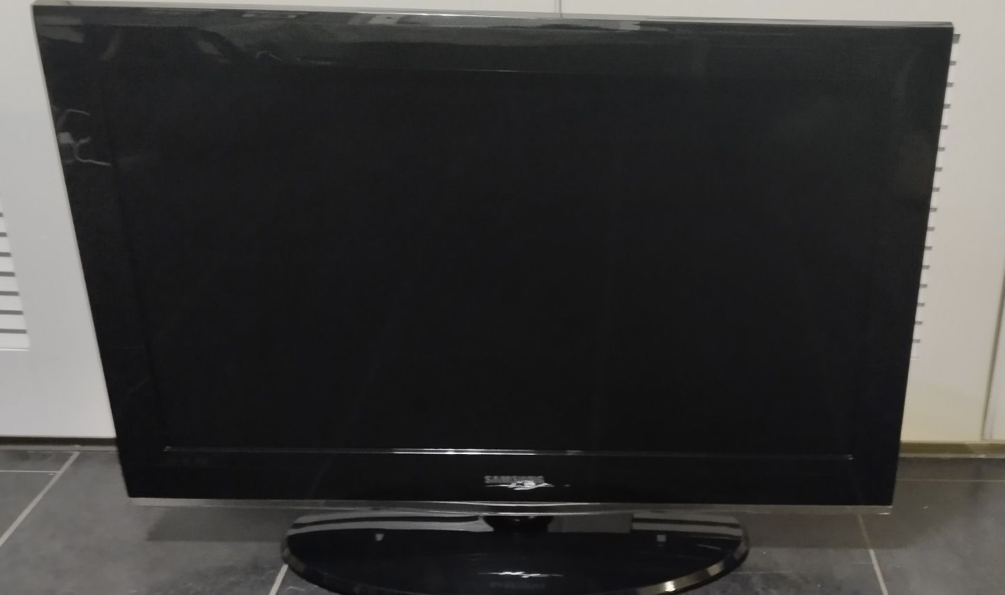 TV LCD Samsung com suporte