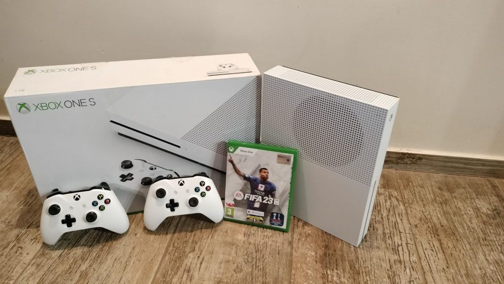 Xbox one s + FIFA 23