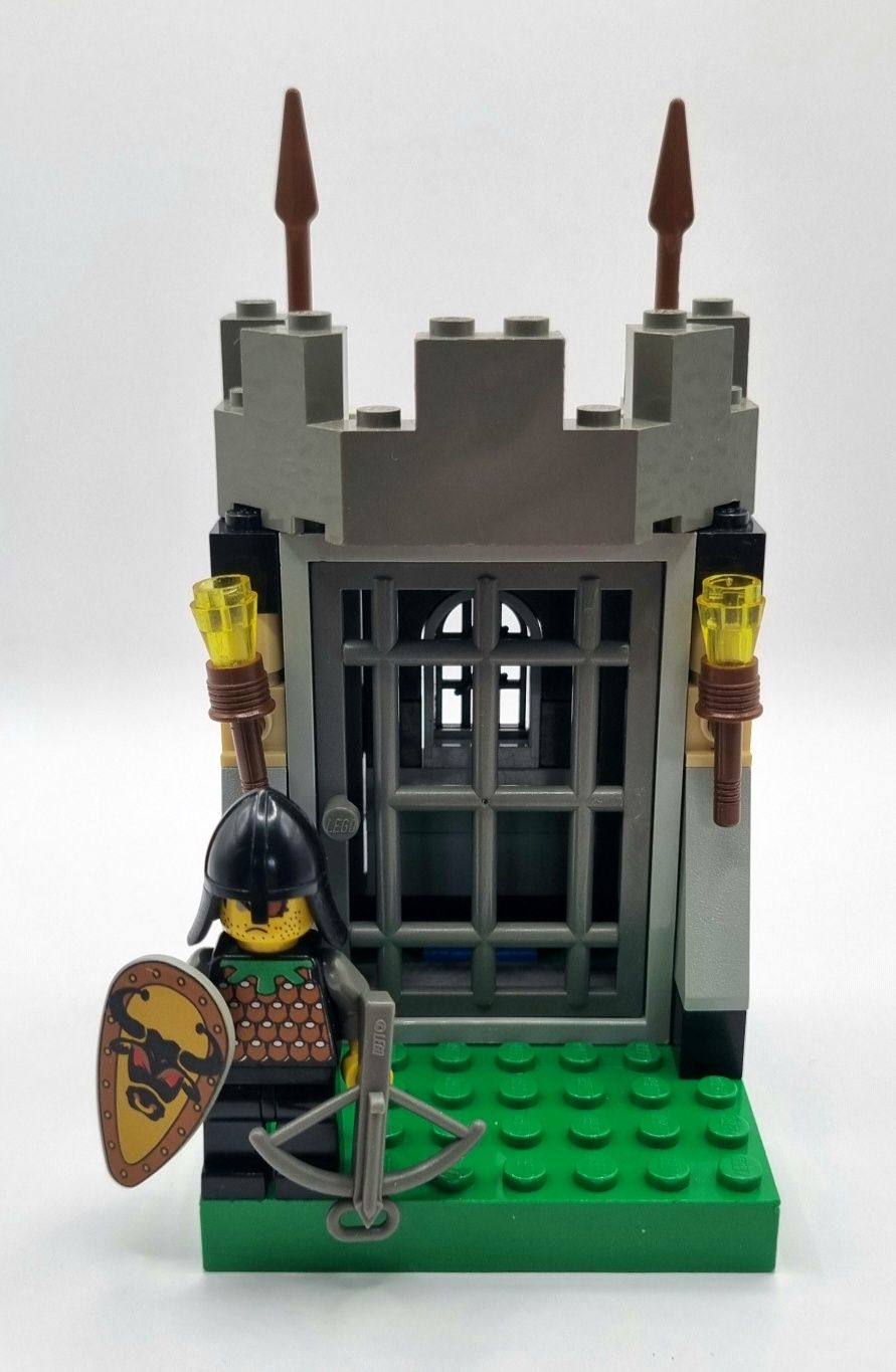 LEGO Castle - 6094 Guarded Treasury