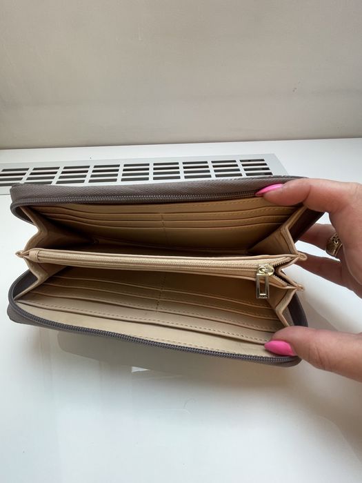 Portfel Guess szary lakierowany prada lv gg