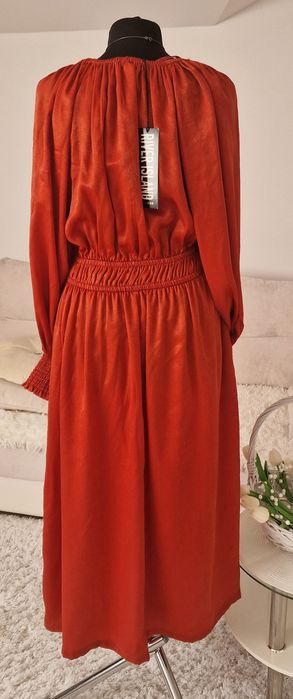 Sukienka satynowa, maxi.