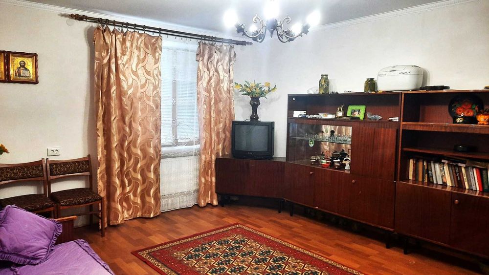Маєток зі своїм ставком в 20 км від Черкас