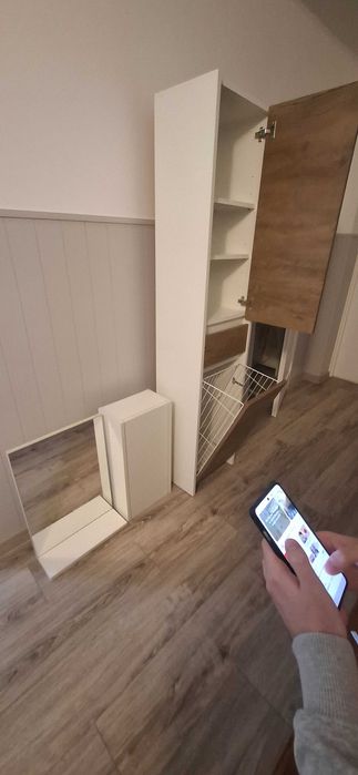 Komplet mebli łazienkowych słupek szafka lustro