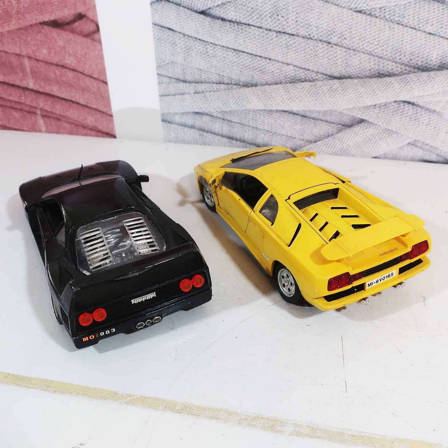 Conjunto 2x Carros Miniatura Bburago Ferrari F40 + Lamborghini Diablo