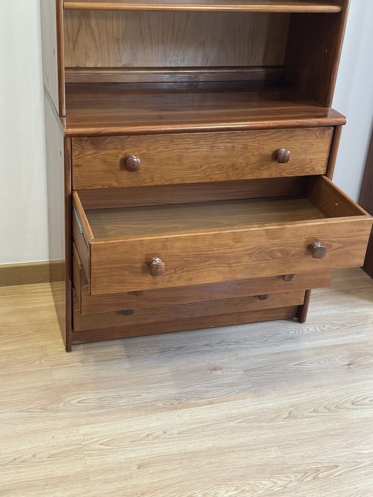 Estante alta em madeira maciça com gavetas – Excelente estado