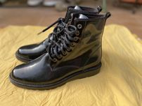 Botas pretas em verniz - On Foot #39