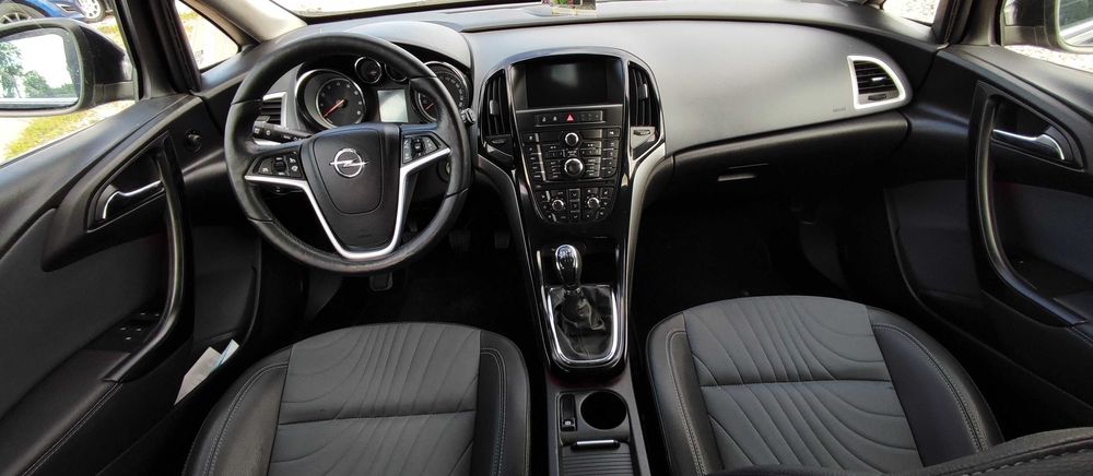 Opel Astra 1,4 benzyna Sports Tourer