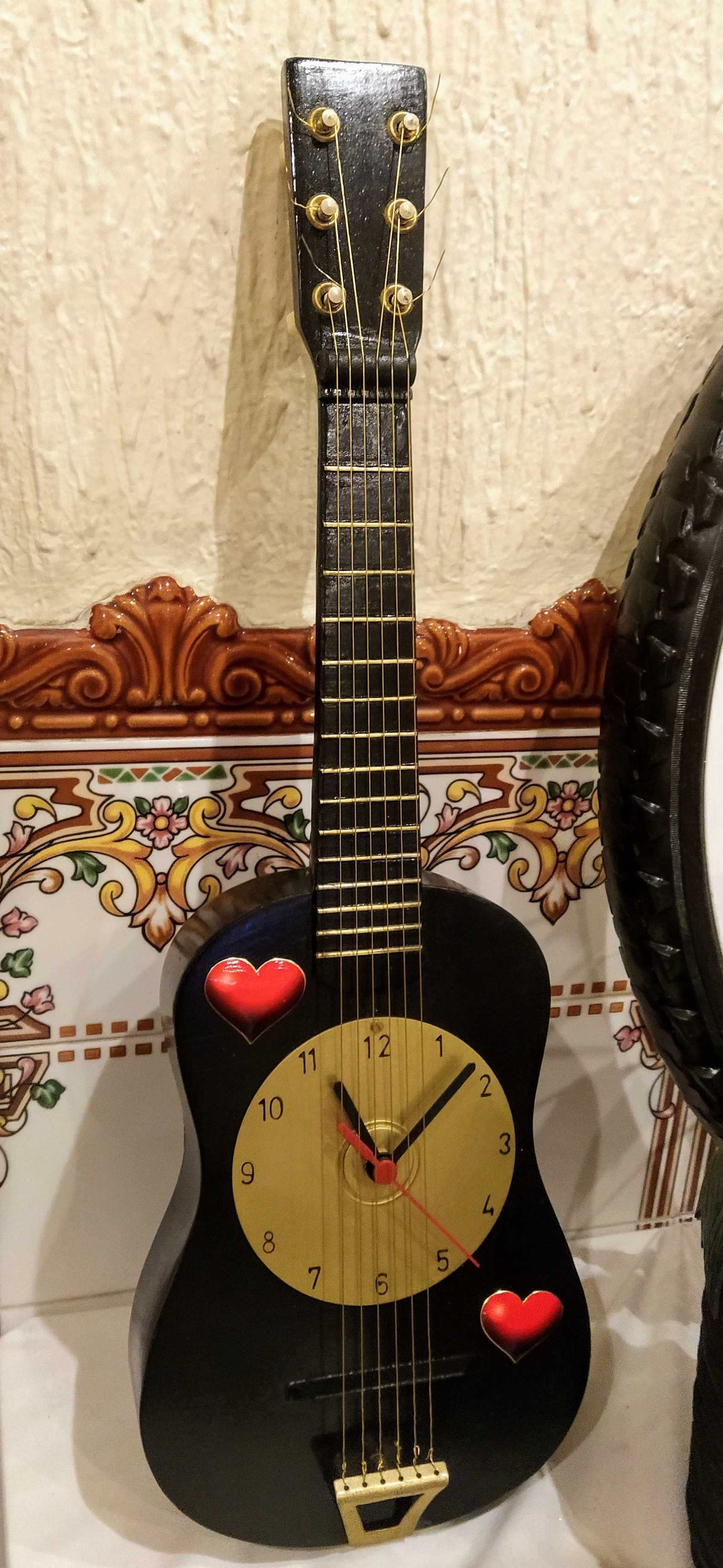 Guitarra relógio para decoração