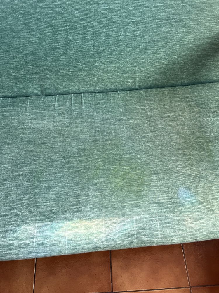 Sofá-Cama Verde com Braços em Madeira