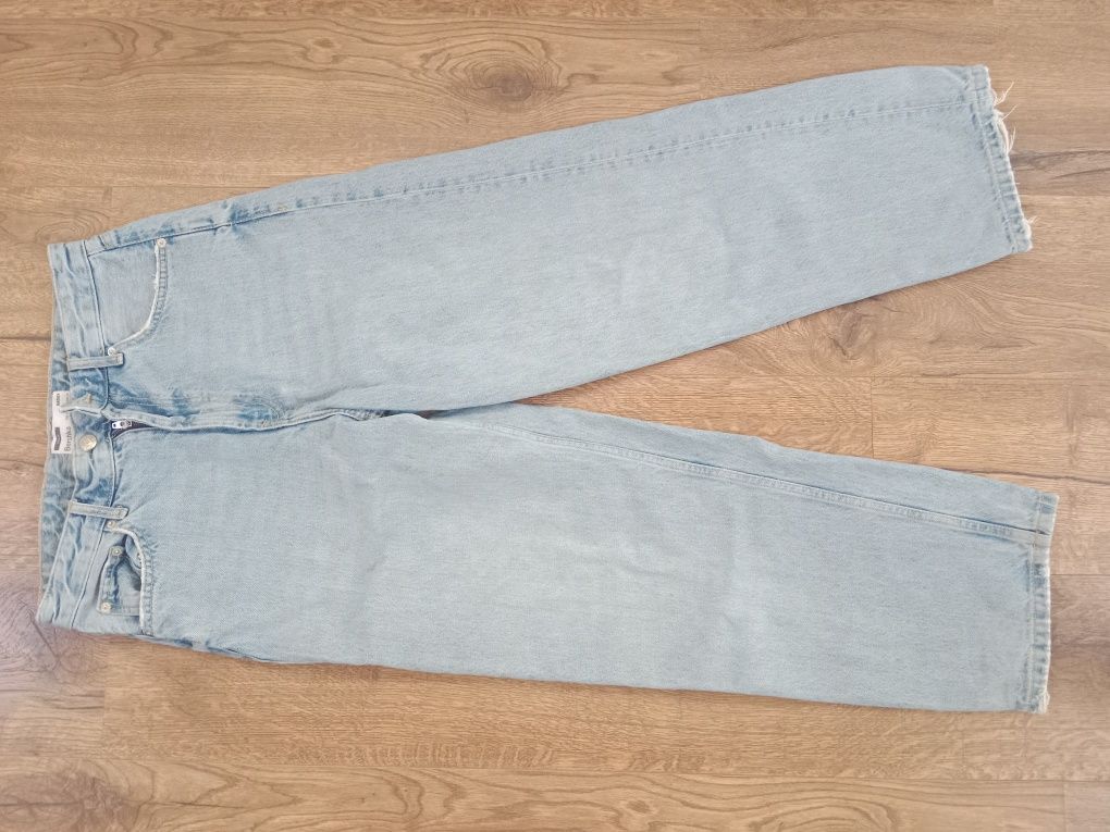 Bershka,jeansy jasne baggy dla nastolatka