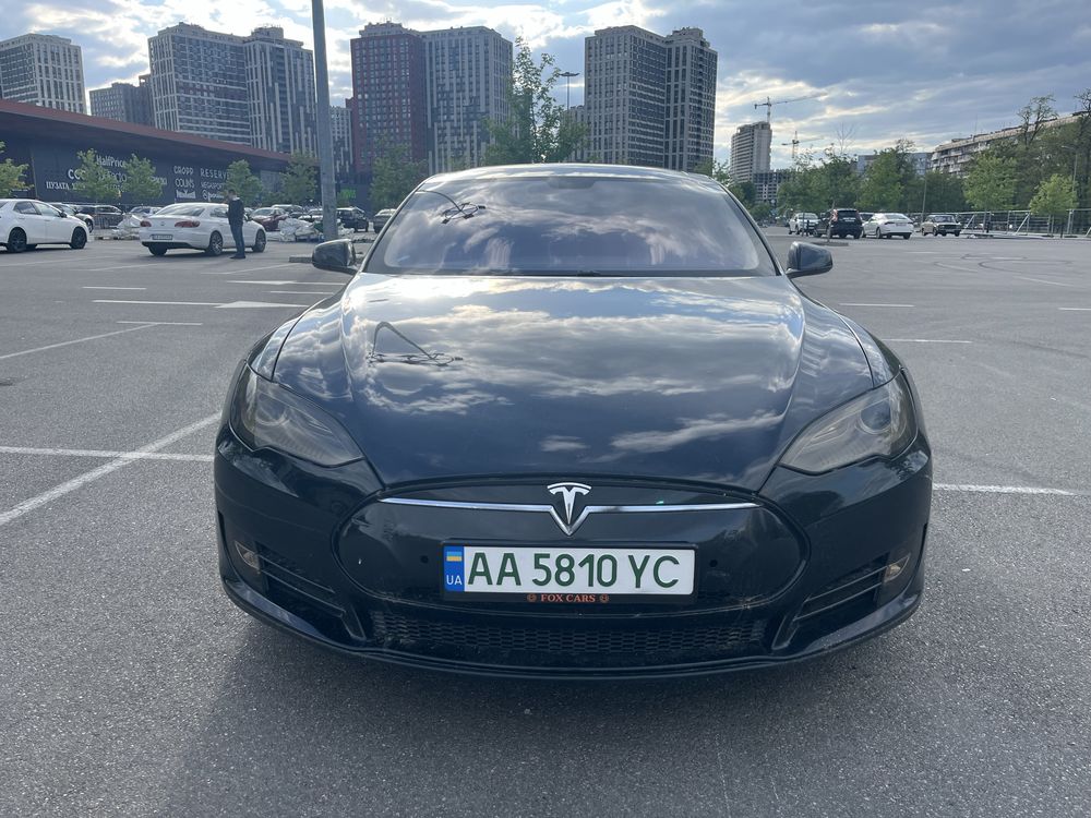 Прокат авто оренда Tesla S аренда для такси