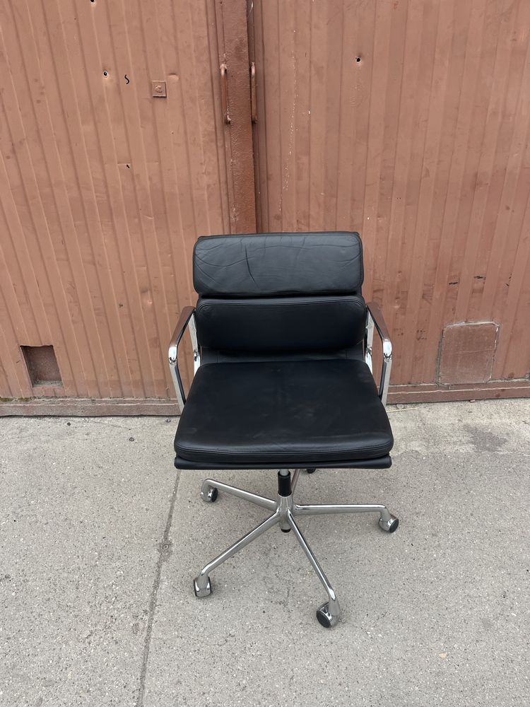 Eames Vitra soft pad ea 217 krzesło w czarnej skórze