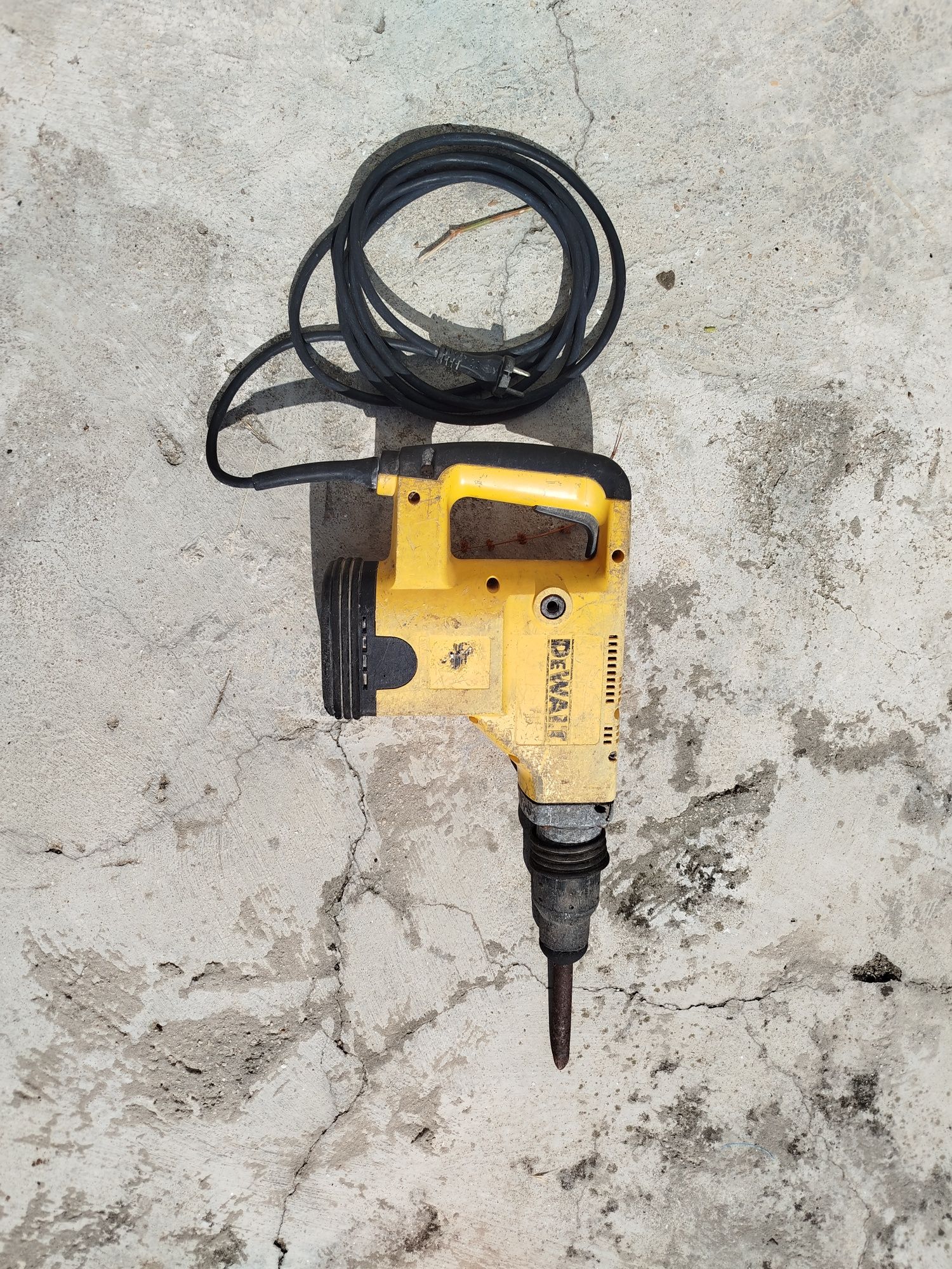 Vende-se martelo demolidor elétrico
