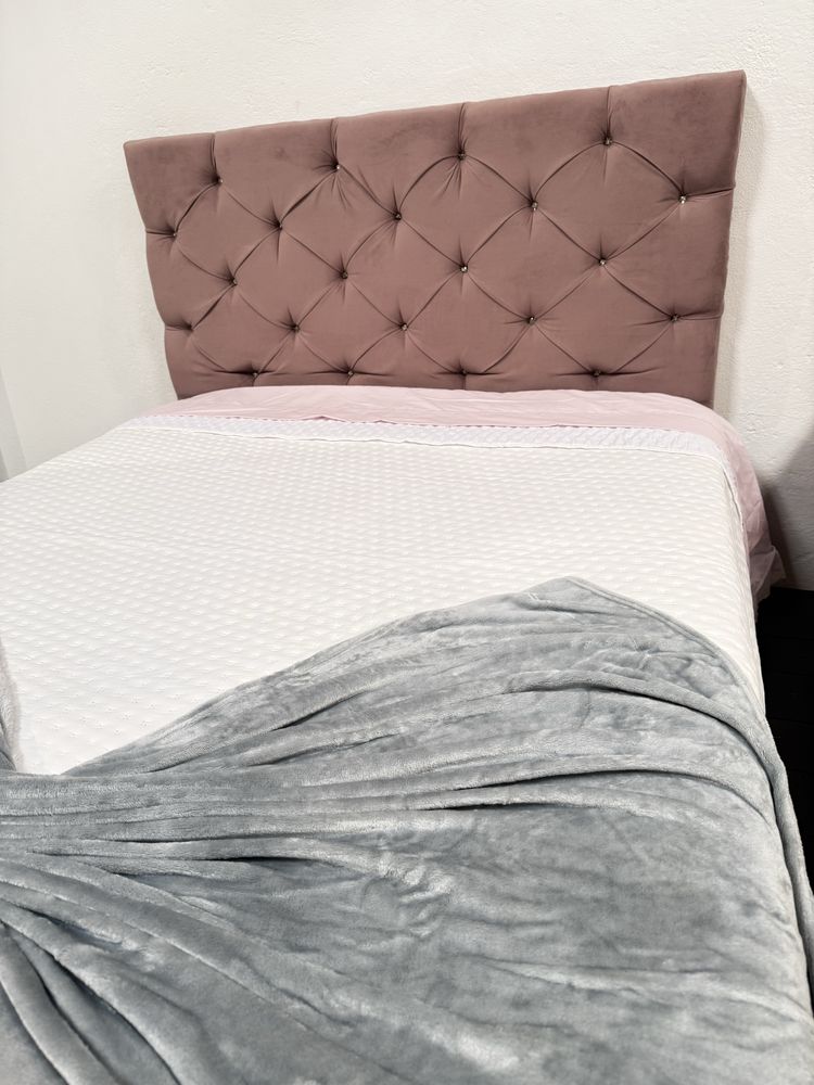 Cama unica rosa velho desenhada