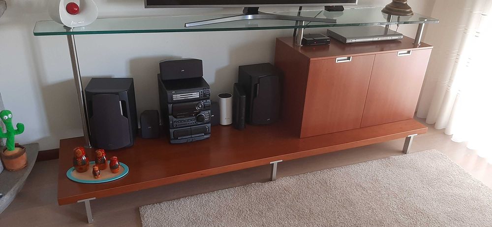 Móvel de sala de estar para colocação de aparelhos Multimédia