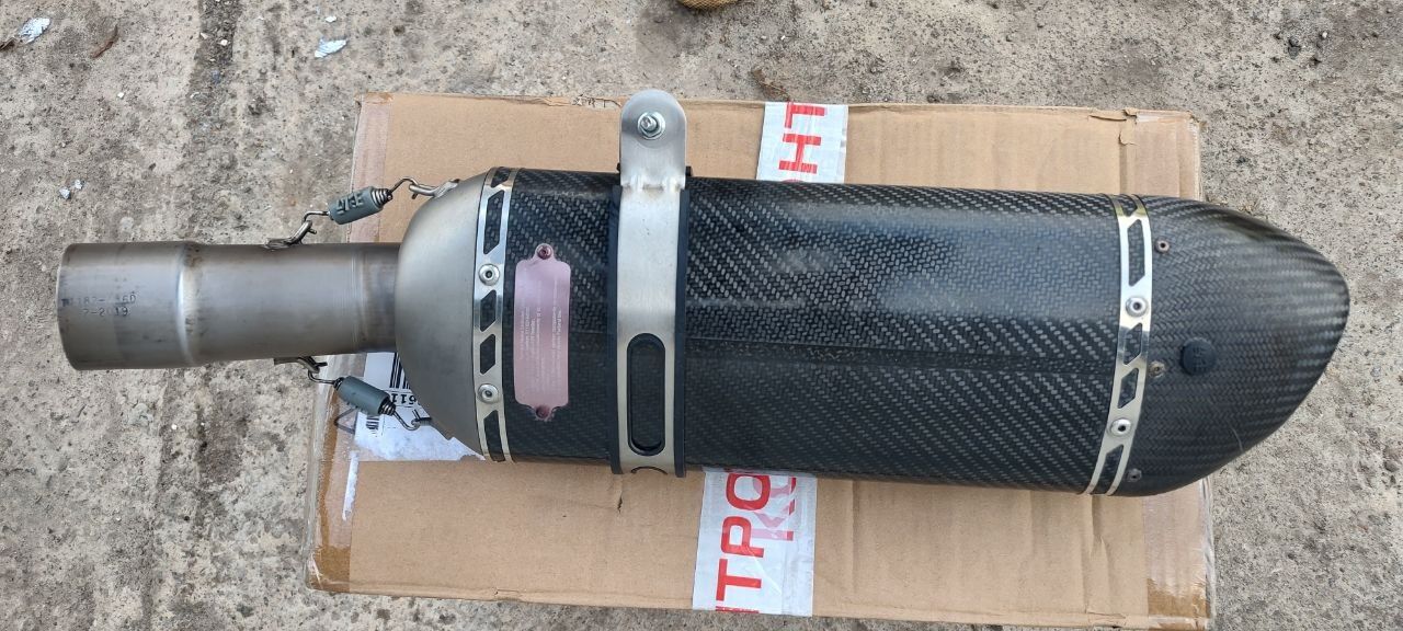 Глушитель, банка Yoshimura Carbon, выхлоп оригинал gsxr 1000