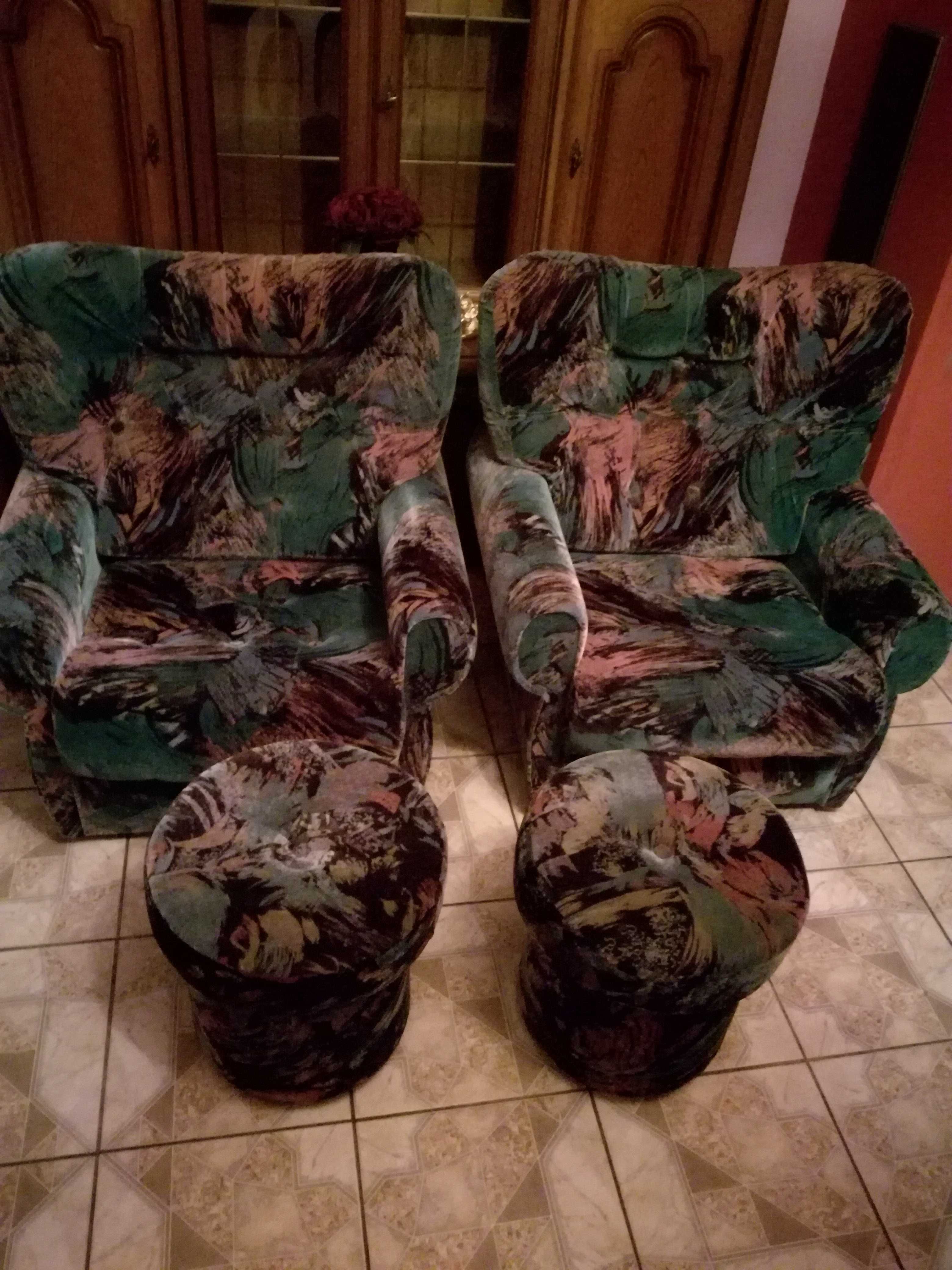 Dwa Fotele +2 pufy