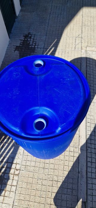 Bidão de plástico 200 litros em muito bom estado