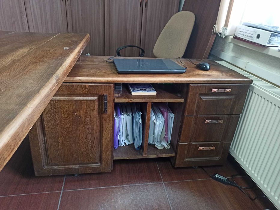 офісні столи з приставними тумбами