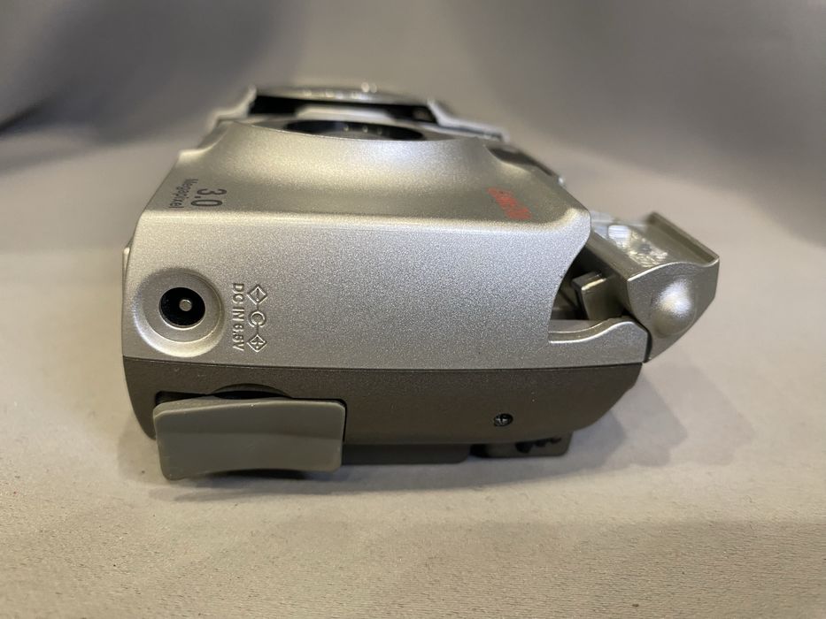 Цифровий фотоапарат Olympus Camedia C-300 Zoom