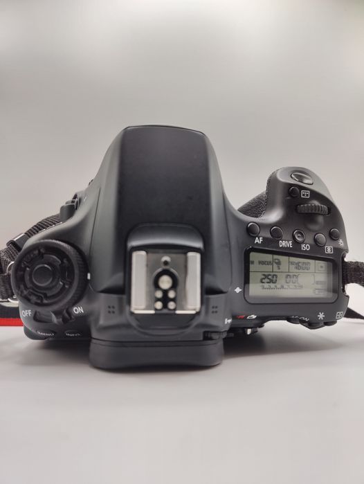 Câmara fotográfica Canon EOS 70D + Lente Canon EF 50mm f/1.8 II