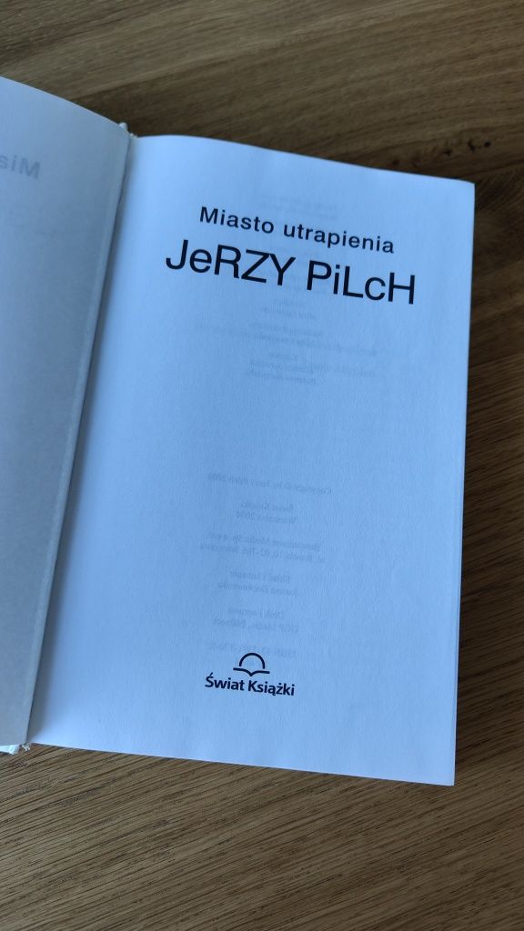 Miasto utrapienia Jerzy Pilch nowa proza polska Świat Książki