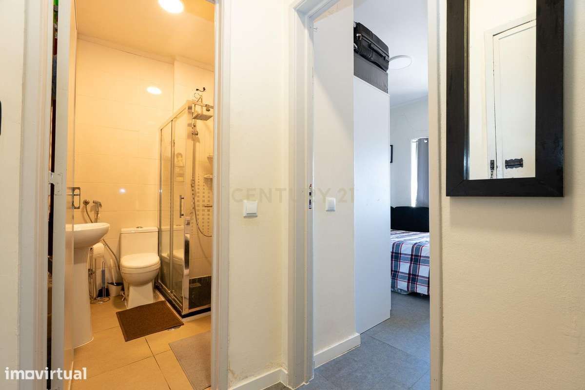 Apartamento T1 em Corroios com Luz Natural e Boa Localização