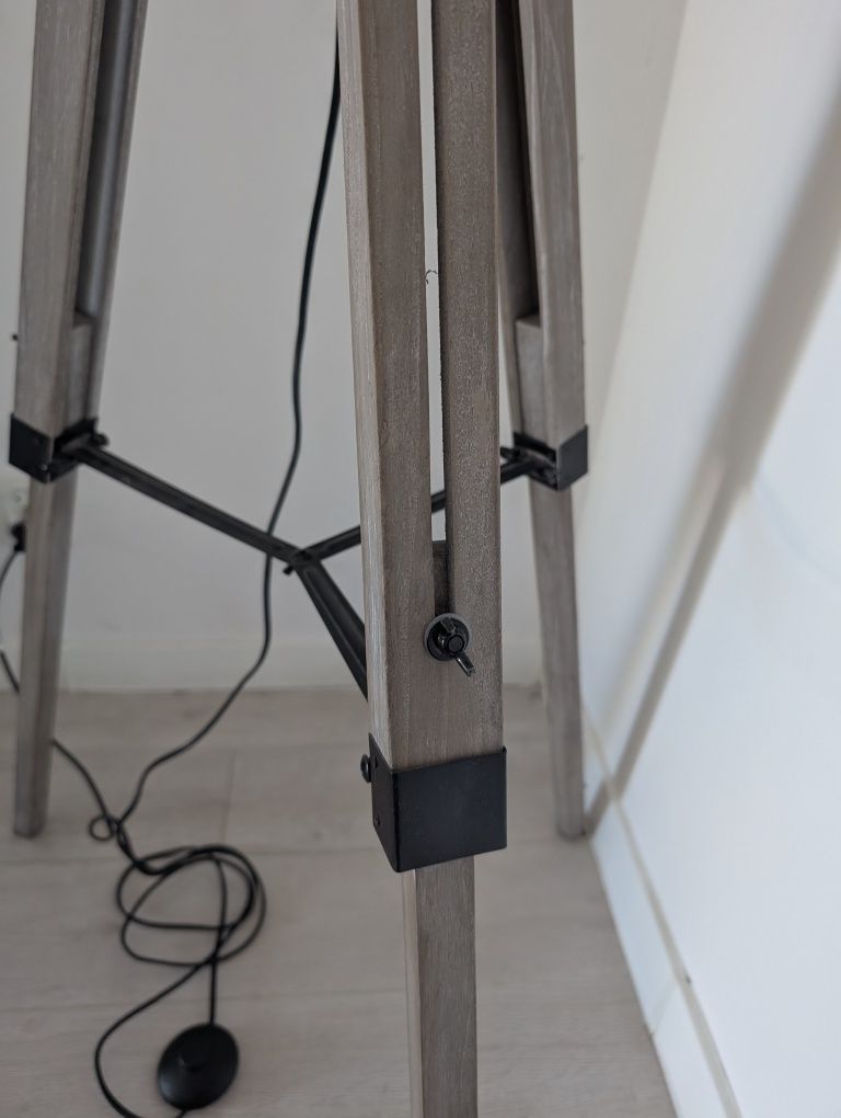 Lampa podłogowa stojąca drewno trójnóg reflektor