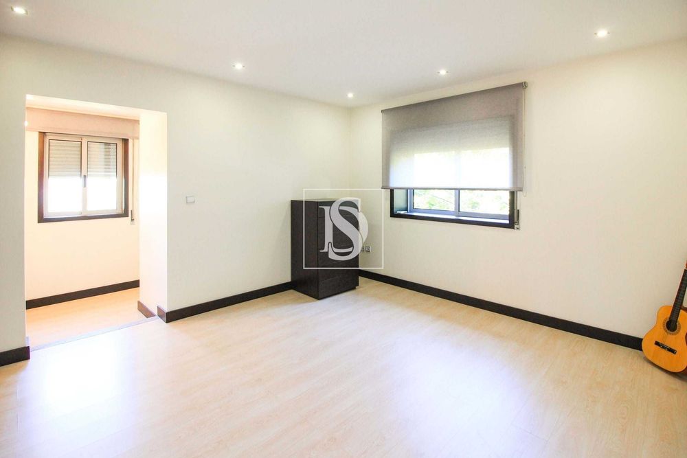 Incrível Moradia Independente com 1500m2 de Terreno para Venda