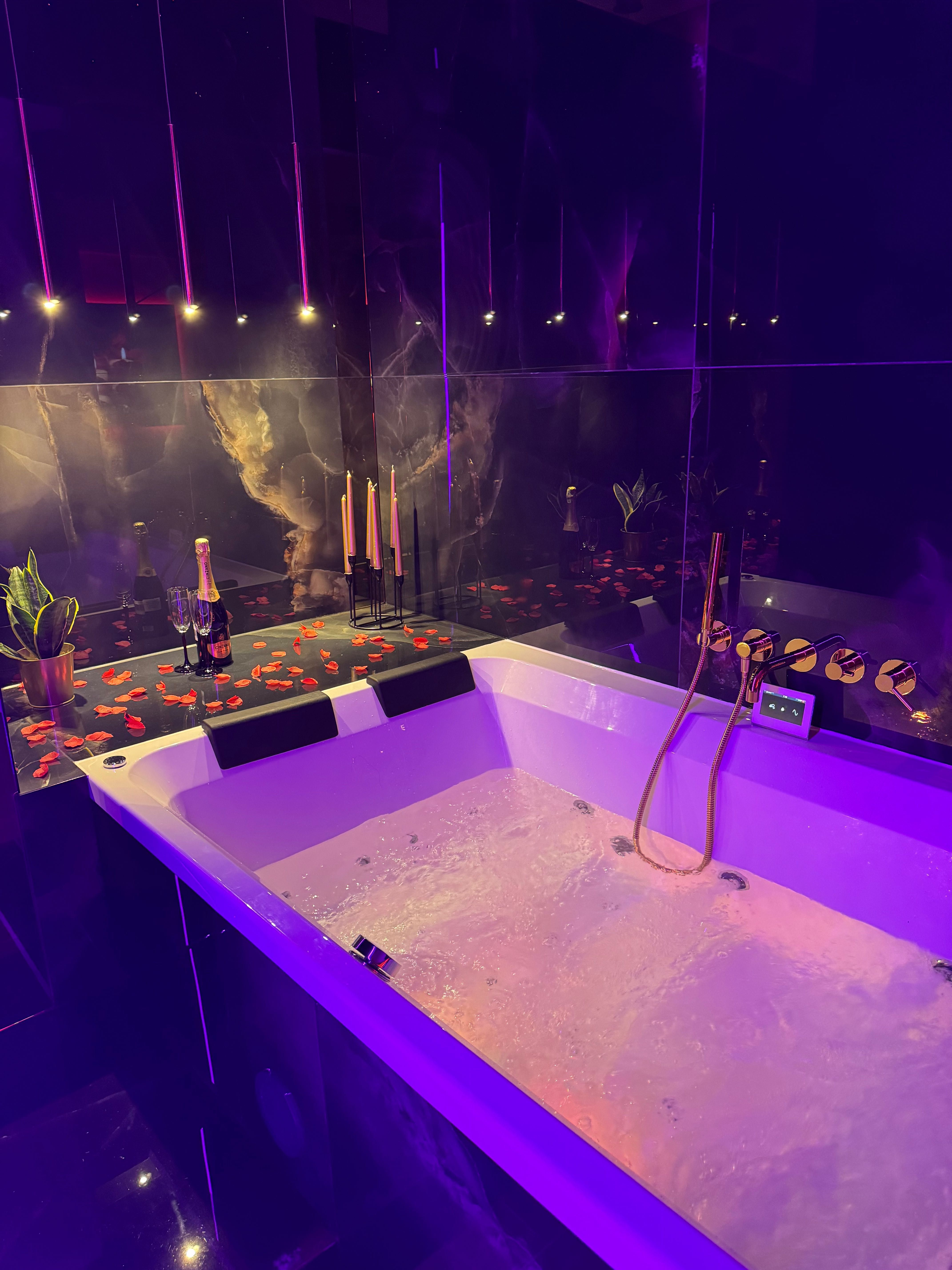 Apartment z Jacuzzi, Wiślane Tarasy, Kraków, na doby i godziny