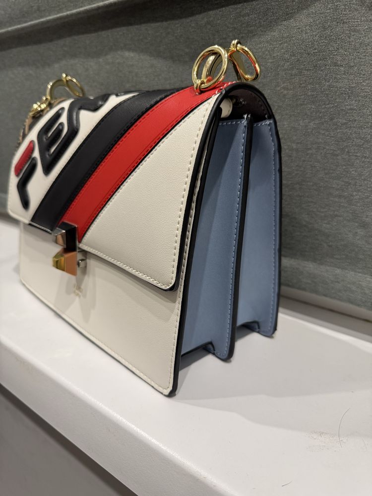 Сумочка бренду Fendi