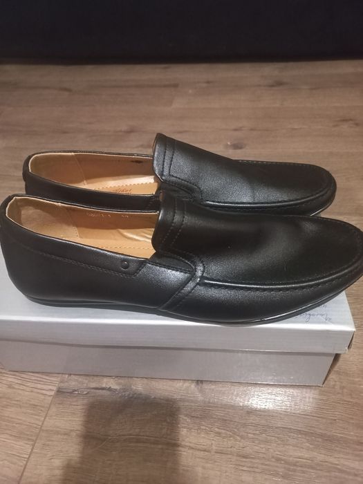 Продам чорні чоловічі лофери