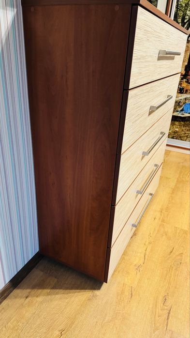 Дуже вмістимий міцний комод в чудовому стані