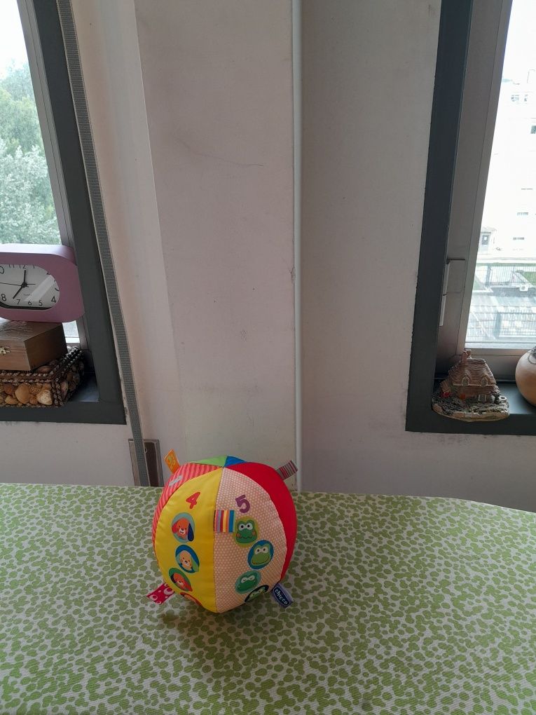 Vendo Bola Musical CHICCO a pilhas para Criança muito bonita como nova