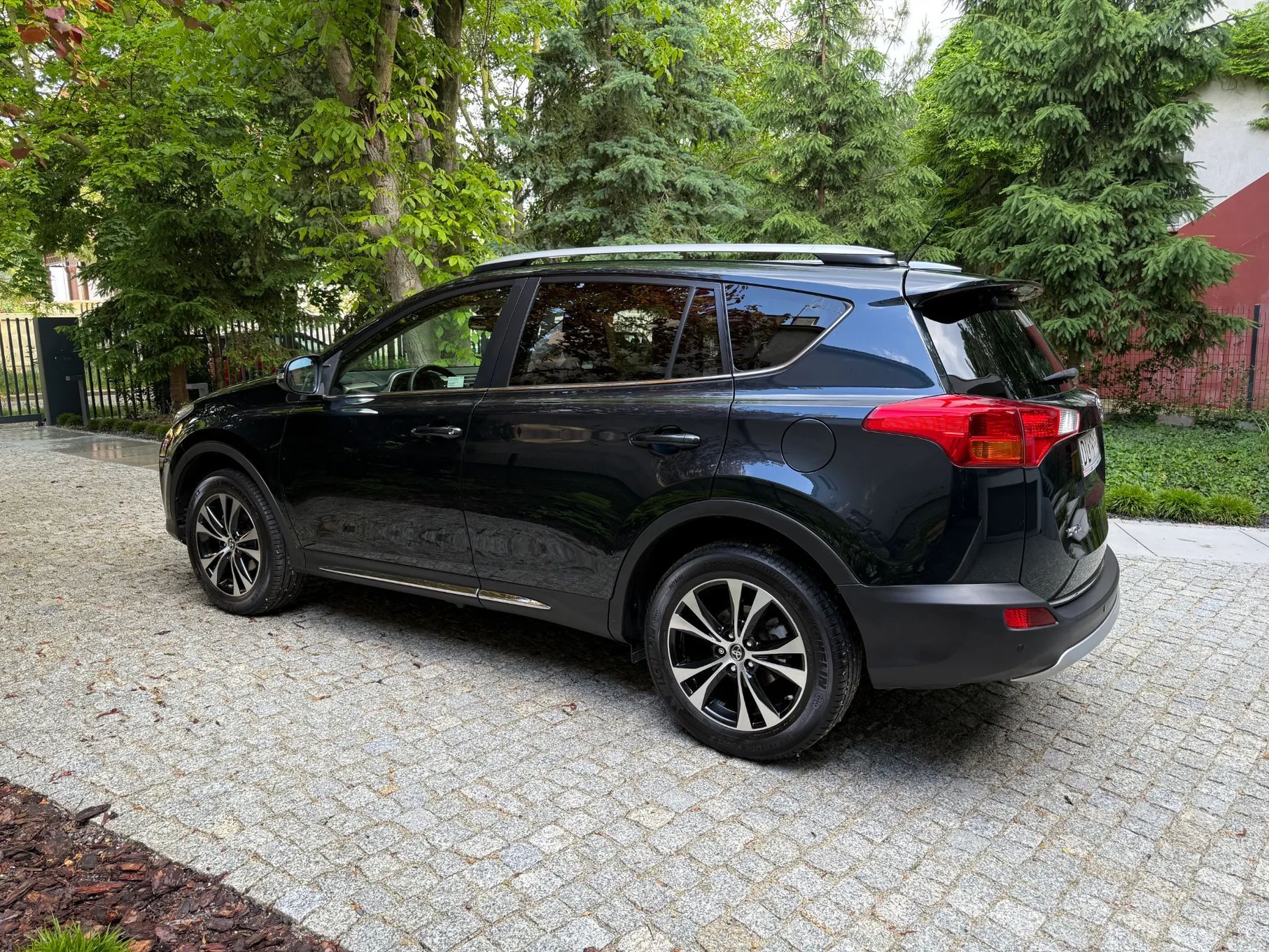 Toyota RAV4 Toyota RAV4 2.0 D-4D Premium 4x4 Salon PL/ Serwis ASO/ Bezwypadkowy