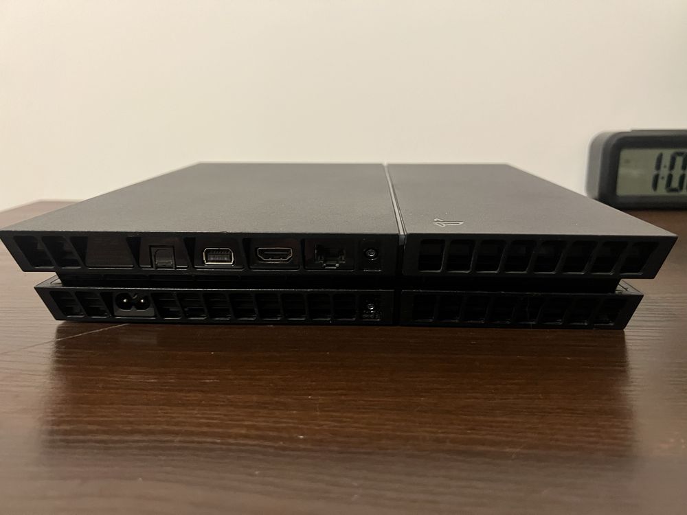 PlayStation 4 Slim 1T + 3 gry