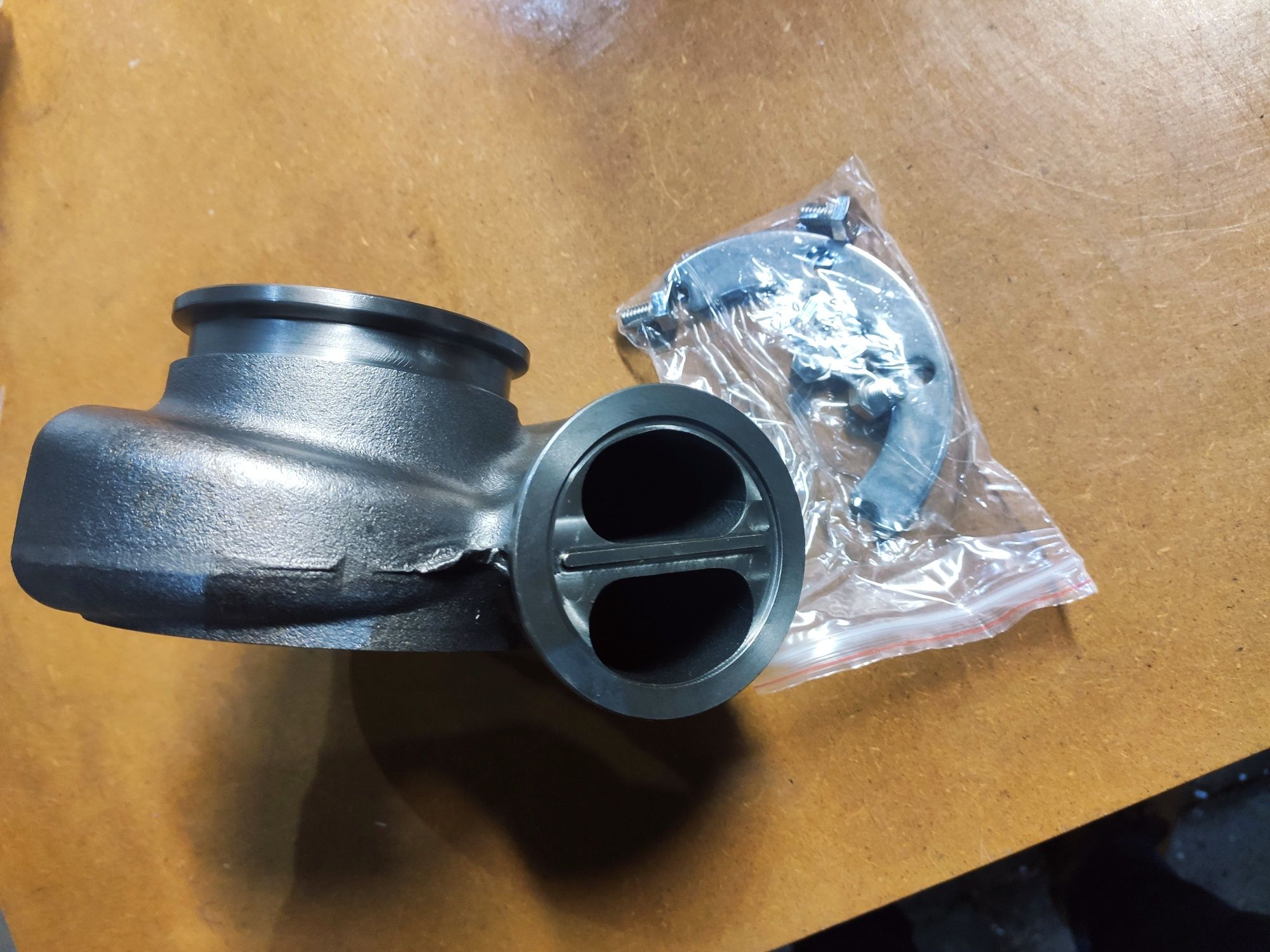 Muszla wydechowa Żewliwo GT35 GTX35 V-Band / V-Band Twin-Scroll Turbo