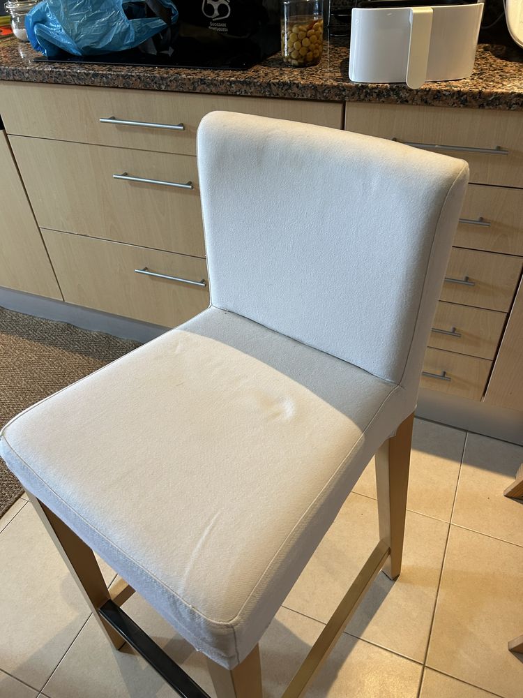 Banco alto se cozinha IKEA BERGMUND