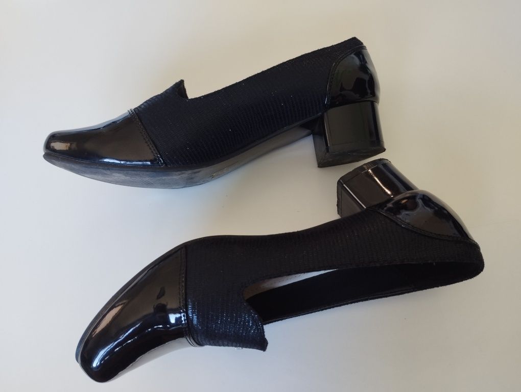 Czarne buty lakierki na niskim słupku, wkładka skóra, r. 39