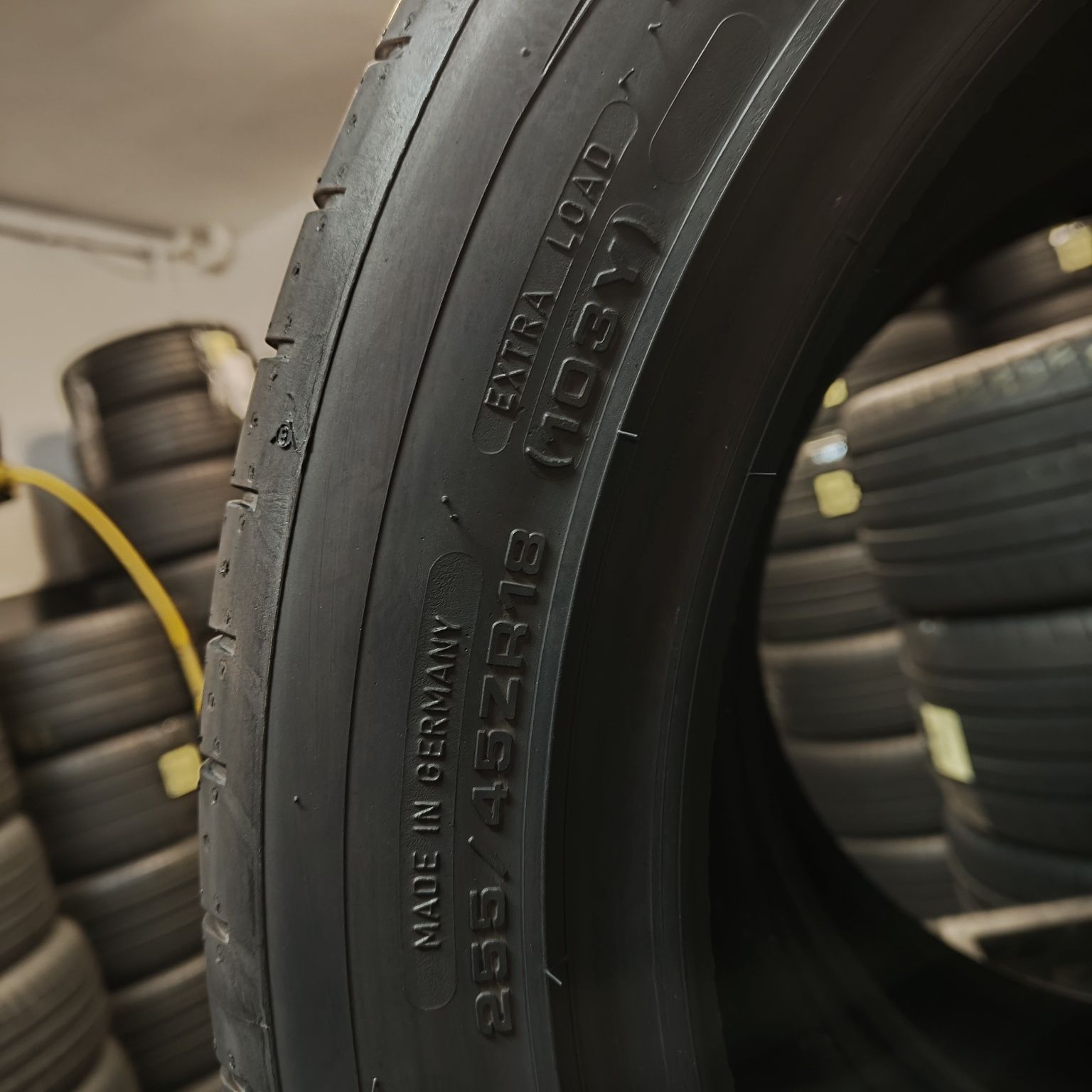 255/45/18 XL Sprzedam parę opon letnich Dunlop