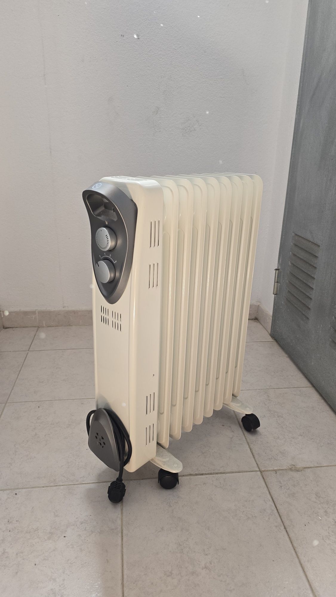 • Aquecedor a Óleo Celcias HD930-9Q