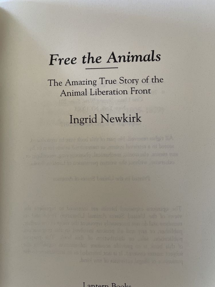 Livro Free the Animals - Ingrid Newkirk