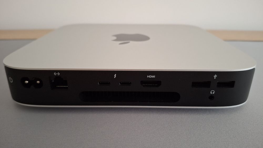 Mac mini M2 + Satechi hub em perfeito estado