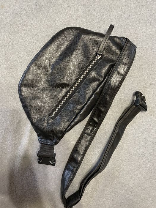 Мужская кожаная бананка