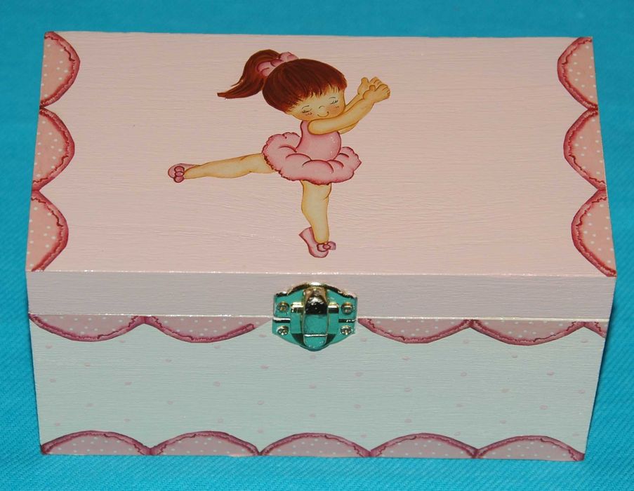 Caixa de madeira bailarina rosa com decoupage pintada à mão (nova)